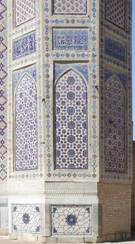 Samarkand_Bibi_Khanum_Mosque_Minaret_Detail