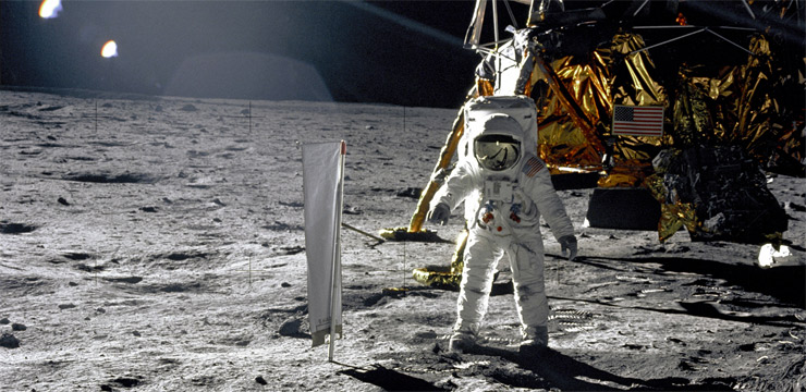 أبولو 11 على القمر